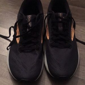 Brooks Launch sneakers size 10 black  peach